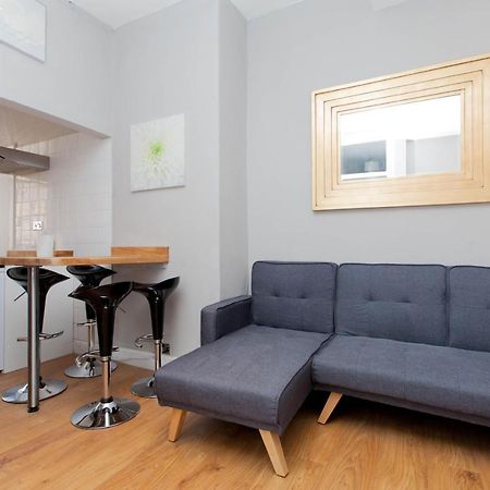 Bright & Homely City Centre Apartment Near Holyrood Edinburgh Exterior foto