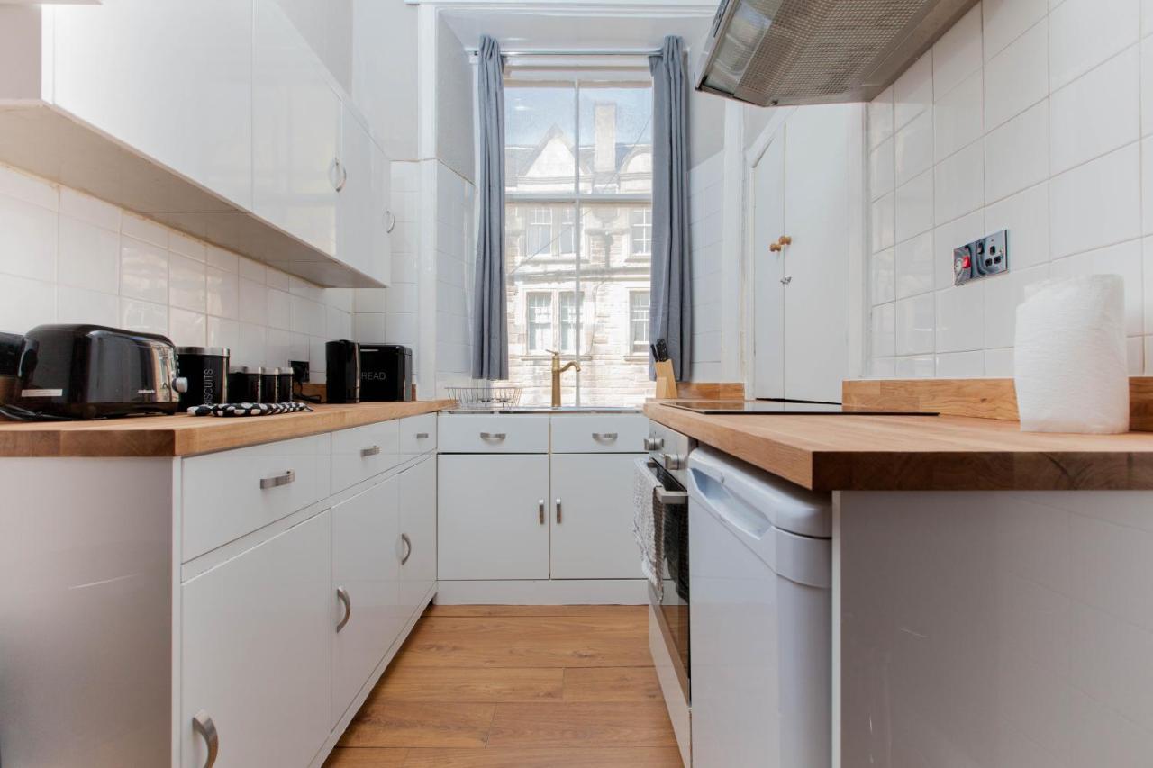 Bright & Homely City Centre Apartment Near Holyrood Edinburgh Exterior foto